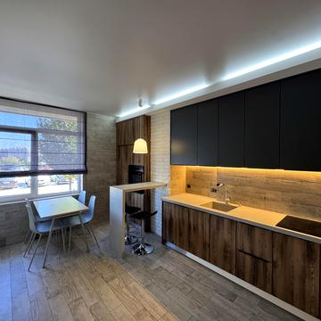 Юнацька вул., 1