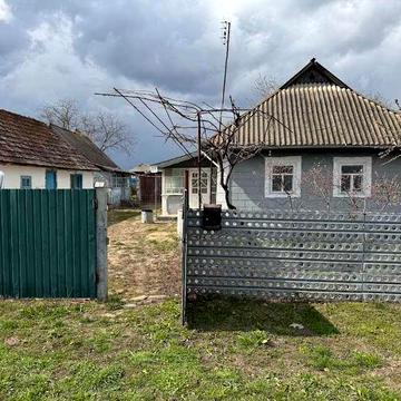 Частина будинку пгт Вендичани з земельною ділянкою 12 соток