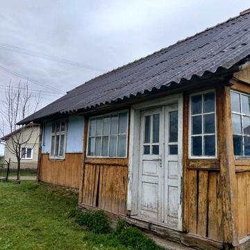 Продається будинок в Меденичах 15 хв до центру села .