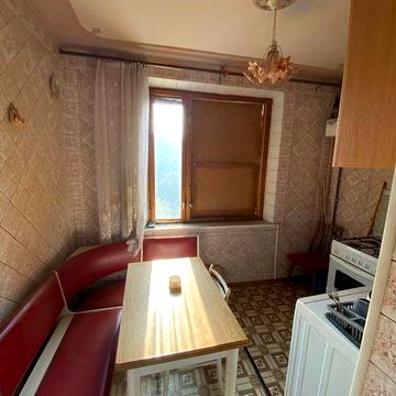 3-кімнатна квартира, частково мебльована, біля метро Студентська