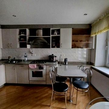 Продам 4 к.кв, центр Черноморска, 2 этаж.