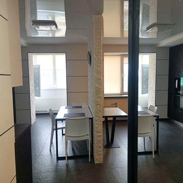 Здамо заможному холостяку чудову студію з усім необхідним.