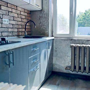 Квартира з приватним двором