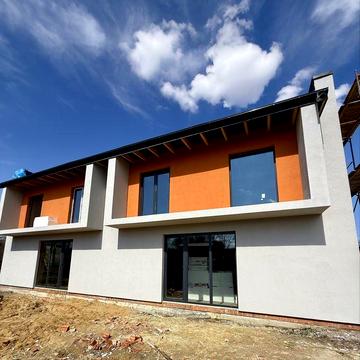 Готовий котедж в Скнилові з гаражем / 3,5 сот землі