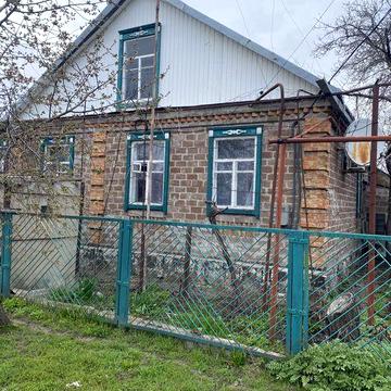 Теплий здоровий дім на південій стороні міста