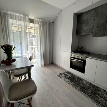 Однокімнатна з сучасним ремонтом! Без комісії