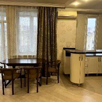 Продам  3 кімнатну квартиру, Центр, цегляний будинок, пр. Героїв Харкова