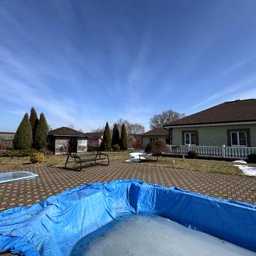 Продаж сучасного будинку з басейном