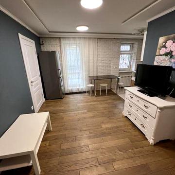 Оренда  3-кімнатоі квартири по вулиці Тютюнника 15, метро Палац спорту