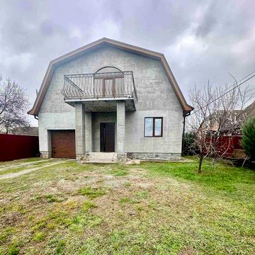 У продажу два приватних будинки на земельній ділянці 7.5 сот