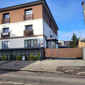 Продам власну квартиру в будинку із власним закритим двором