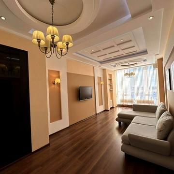 Академіка Корольова вул., 5/4