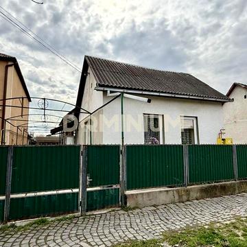 Продається затишний будинок у зручному місці поблизу центру