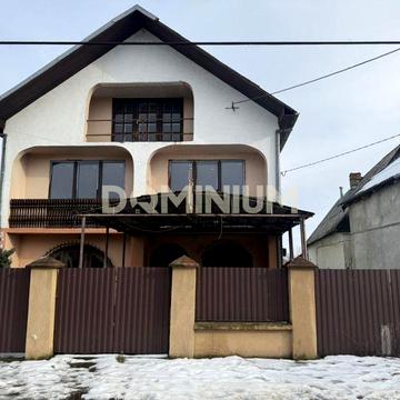 Продається будинок в смт. Вилок з комерцією біля кордону