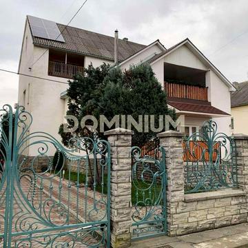 Комфортний будинок для життя і бізнесу у Виноградові