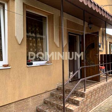 Продається будинок з діючим магазином у самому серці м.Виноградів