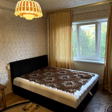 Братиславська вул., 18