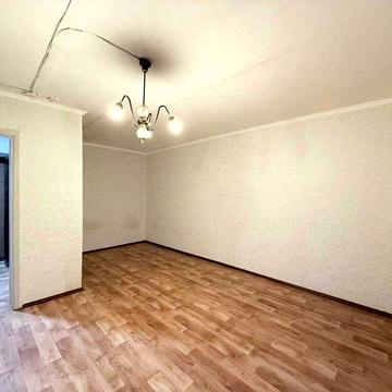 Продаж квартири в цегляному будинку. 5/9 поверх. Балкон