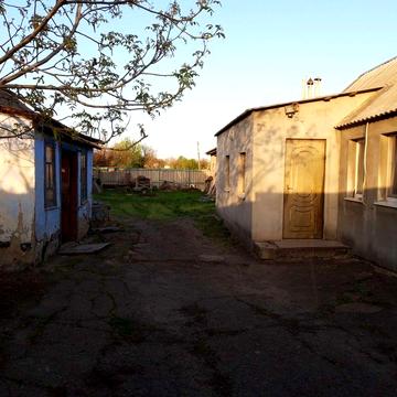 Продаётся домовладение  2 одноэтажных дома в одном дворе