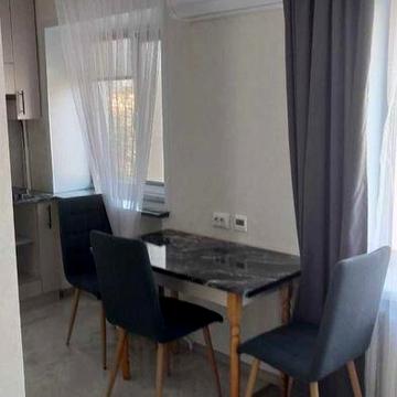 Довготривала аренда двокімнатої картири з новим ремонтом і меблями в центрі міста.