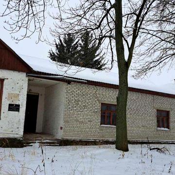 Продаж адмінбудівлі та госп.будівель, площа 431,3 кв.м у с.Хорошів