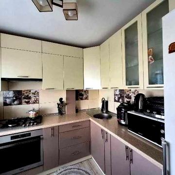 Срочно продам 2х комн квартиру Одесская "Рост" 2/5 с евроремонтом