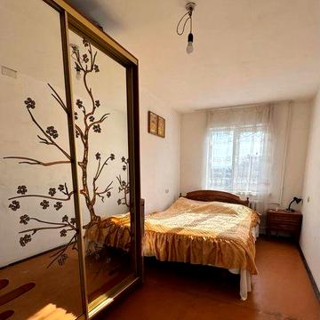 Продаж 4-кімнатної квартири