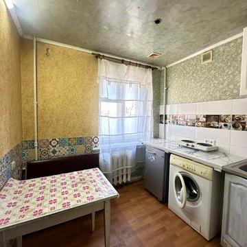 Поділ поруч зупинка парковка для авто