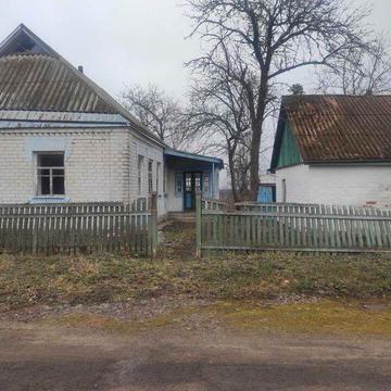 Продам будинок з ділянкою землі 78соток.