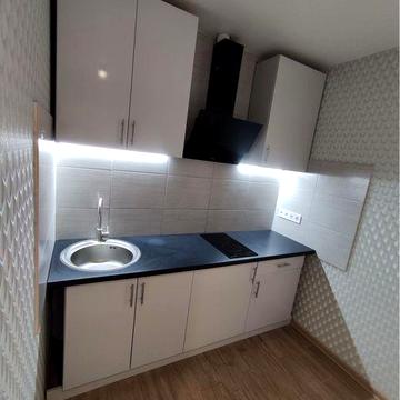 Аренда студии в ЖК Акварель -2. Застекленая лоддия. Естт видео !