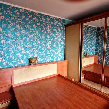 Власник, терміново  1 к кв Владимира Момота 40,