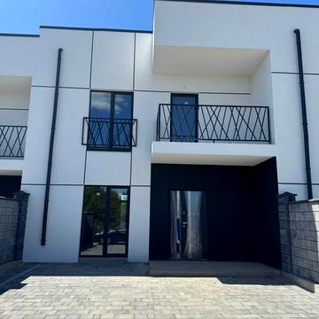 Готовий котедж з комунікаціями та ГАЗ. опаленням (Щасливе)!