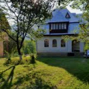 Центральна  частина Яремче земля/ будинок 37сот