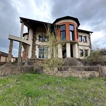 Будинок з найкращим місцерозташуванням!