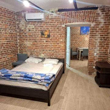 Оренда квартири у центрі Львова, вул. Скельна. Квартира знаходиться в цоколі будинку