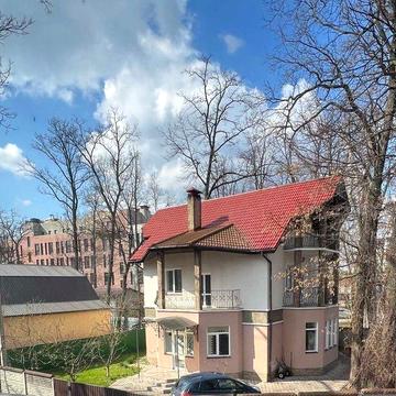 Будинок/Затишна локація/Центер/Підвал/Камін/Центральні комунікації/Без комісії