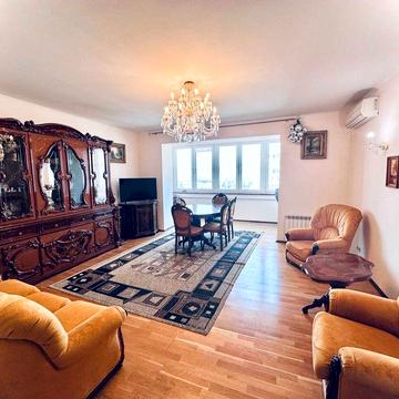 Бульвар Лесі Українки, 21 А, 4 к. 120 м2, від господаря