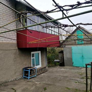 Двопорховий будинок на березі річки район Богопіль