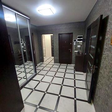 Продам 4х квартиру улучшенной планировки центр Залютино