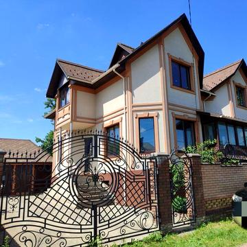 Будинок із земельною ділянкою, дача, недобудова.