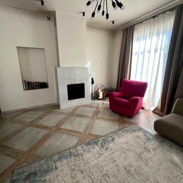 Одноповерховий будинок 160 м² з басейном  ремонт, меблі тераса, 10 соток готовий до заселення, без комісії. Закрите котеджне містечко.