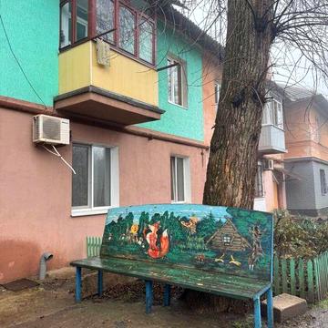 2кім.СТАЛІНКА на другому поверсі з окремими кімнатами, кільце 44квартала, будинок доглянутий, є місця машинам СЕРТИФІКАТ Можна обмін на 1 кім.квартиру