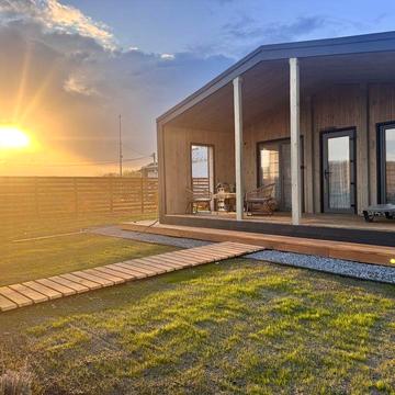 Новий чудовий будиночок на озері. Нові безрадичі СК Енергетик