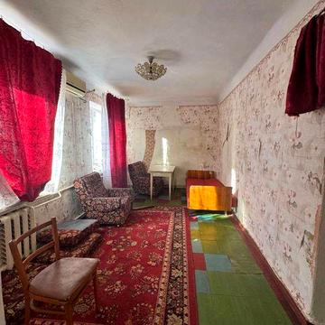 17 квартал Продаж  коттеджу на два власника 5 хвилин від зупинки, зручний заїзд новий газ.котел, центральна каналізація, вода,свій двір з заїздом