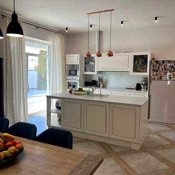 Будинок 160 м² ЗАКРИТЕ КМ | ремонт | меблі | басейн | 10 соток