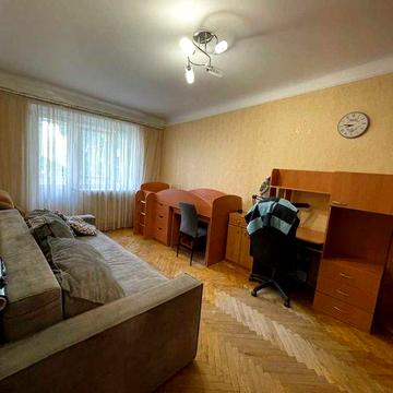 Продаж 1-к квартири на Севастопольській площі