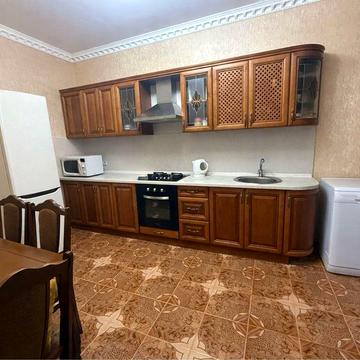 Без %  Оренда будинку 4-поверховий з басейном Київська обл . Обухів