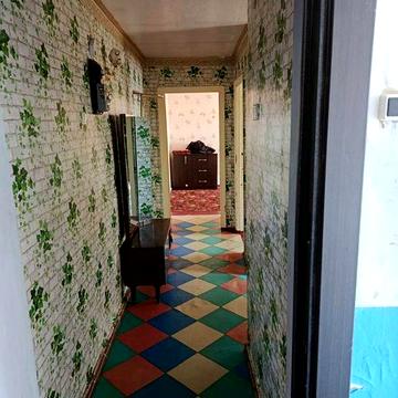 Продам трёхкомнатную квартиру пл. Покровская 5/5