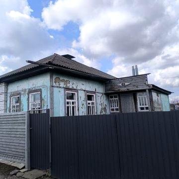 Продаються 1/2 будинку м.Прилуки.вул Густинська.