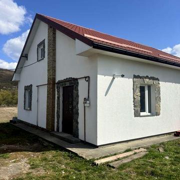 Продаж добротного будинку з підключеними комунікаціями 22 земельна ділянка